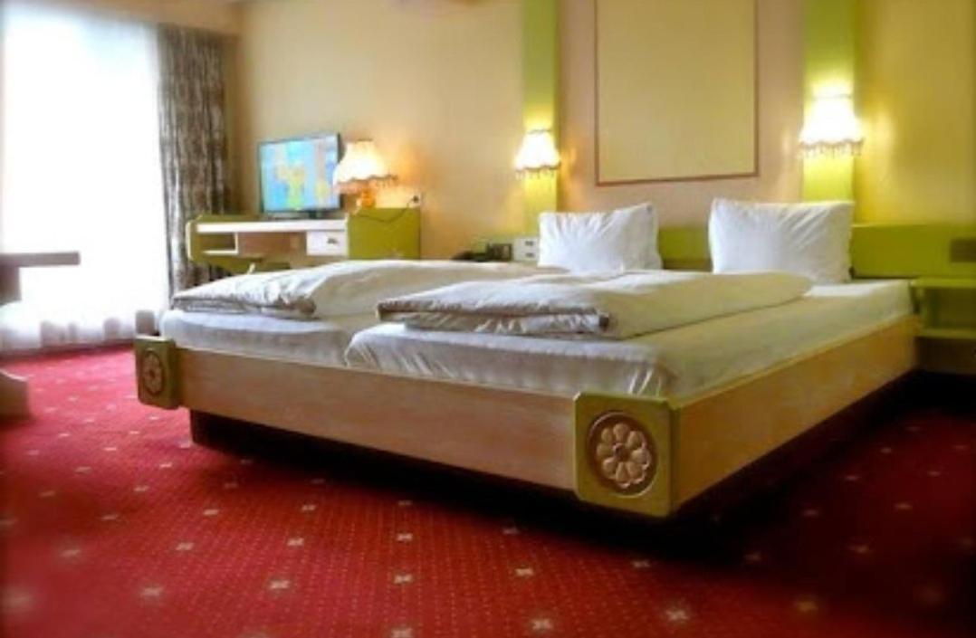 Das Kronen Hotel เซเฟลด์ อิน ทิโรล ภายนอก รูปภาพ